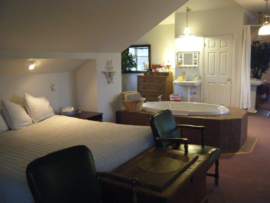 Harbor Haus Inn & Suites Hermann Habitación foto